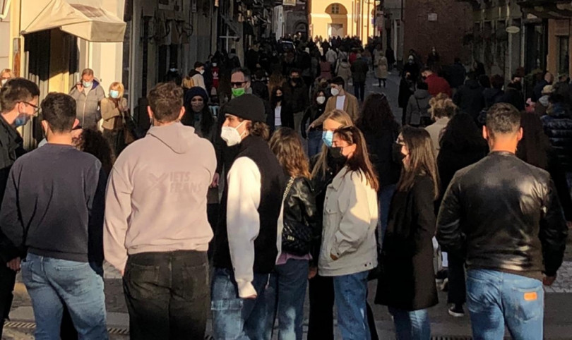 Dal 24 dicembre torna l'obbligo della mascherina all'aperto